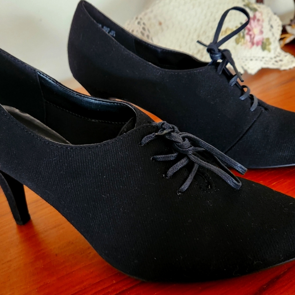 Elegant Black Women's Lace-Up Heels Worn Once